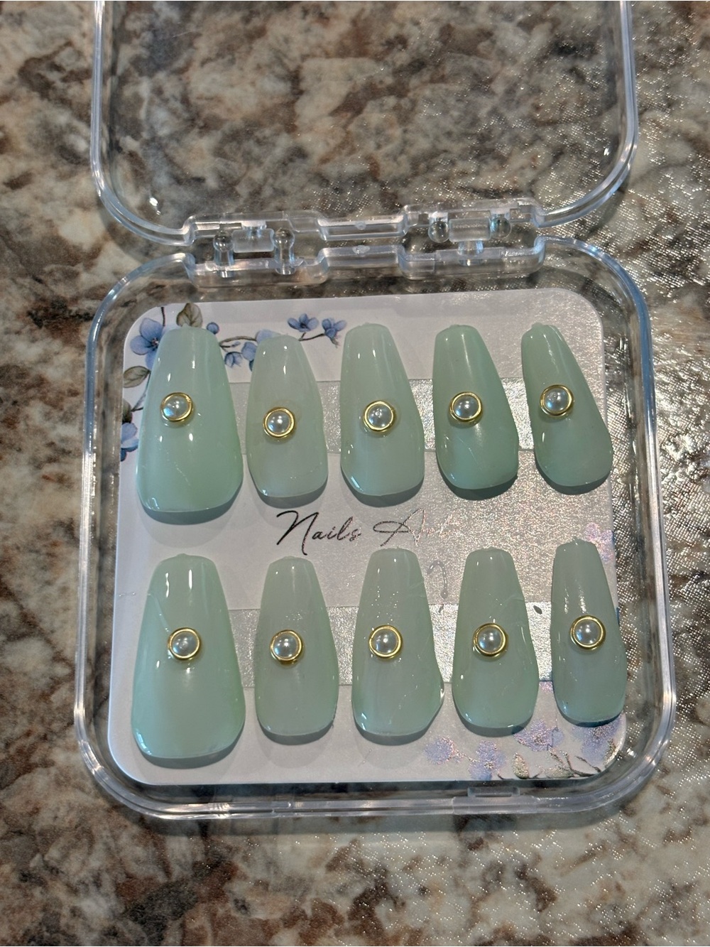 Press on nails
